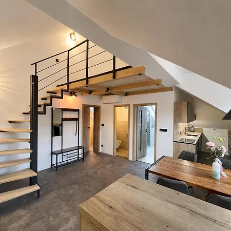 Penzion Loftstay - 4 Wine 3*