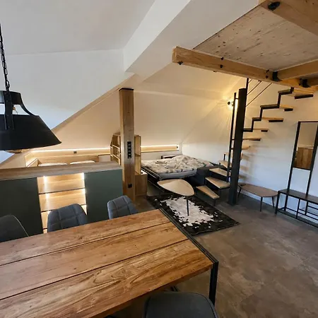 Penzion Loftstay - 4 Wine 3*